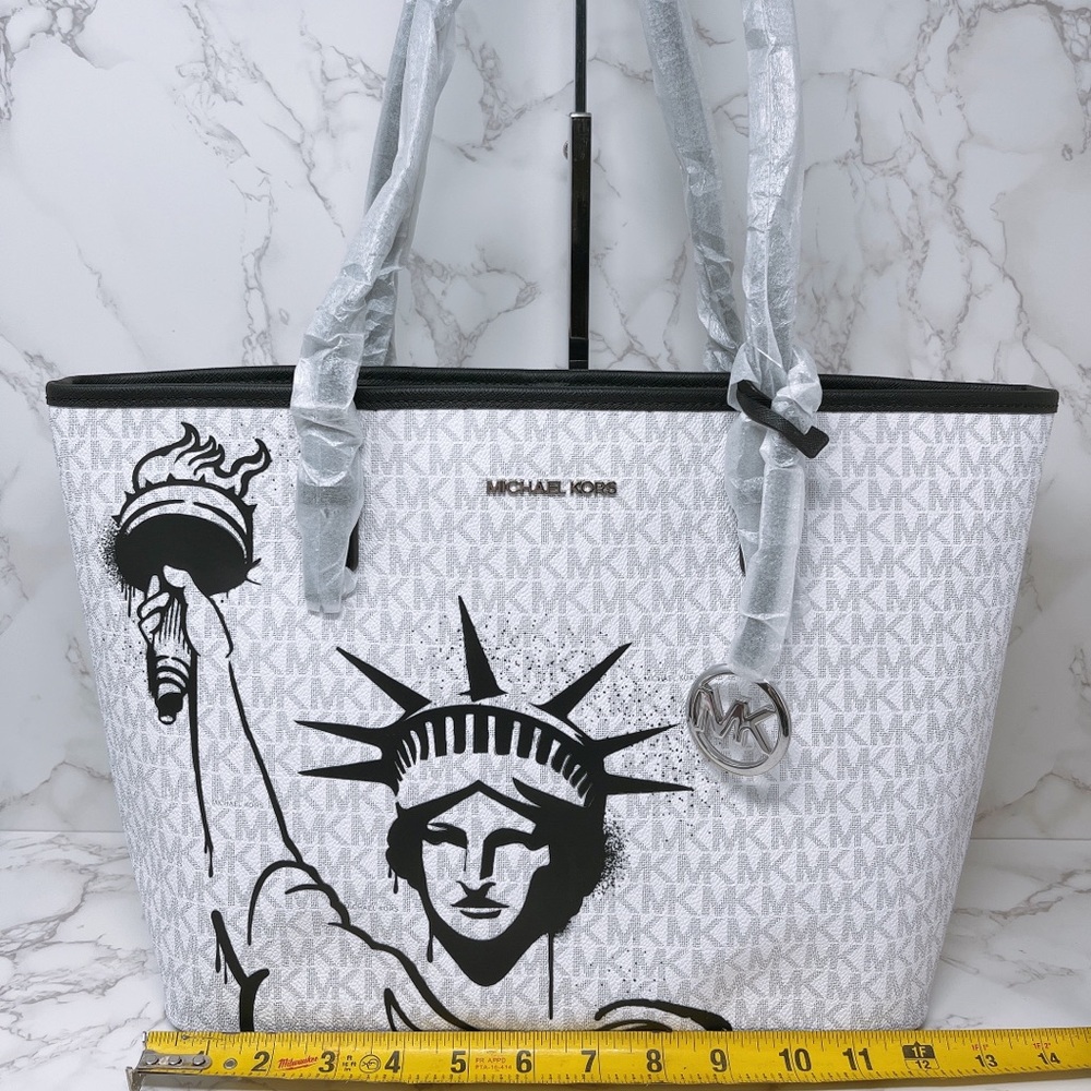 ❗️LAST ONE Michael Kors New York City Medium Carryall Tote - Picture 4 of 11